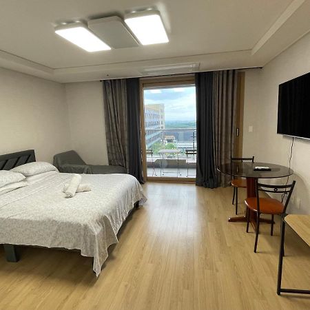 Spacious Luxury Condo W/ Kitchen Beside Hilton Clark D'Heights Mabalacat Екстер'єр фото