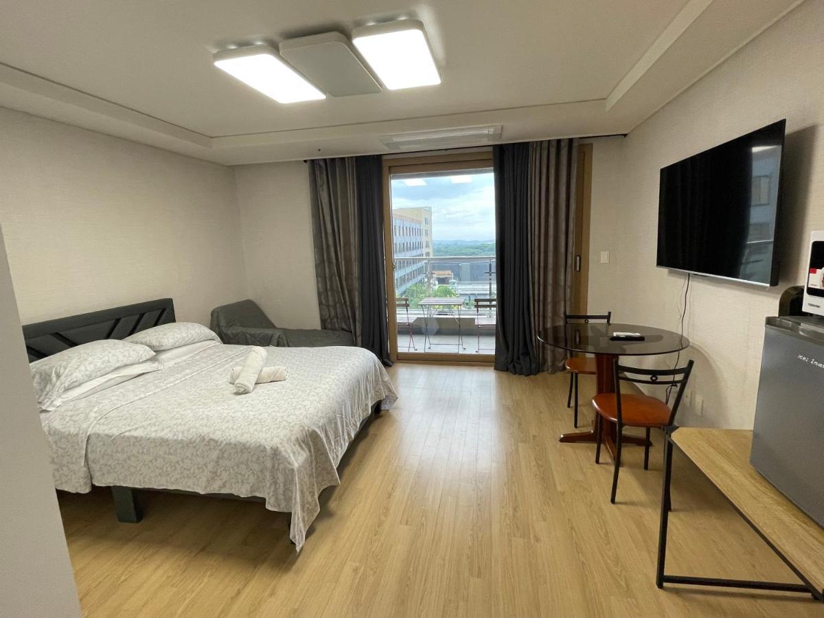 Spacious Luxury Condo W/ Kitchen Beside Hilton Clark D'Heights Mabalacat Екстер'єр фото